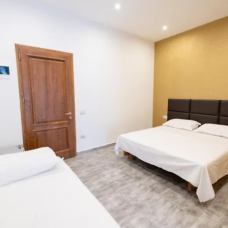 Agora Hotel *