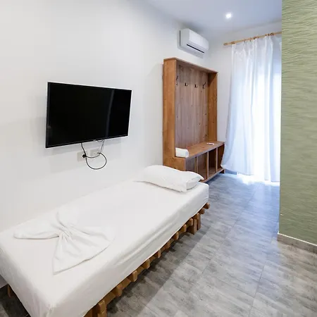 Agora Hotel *